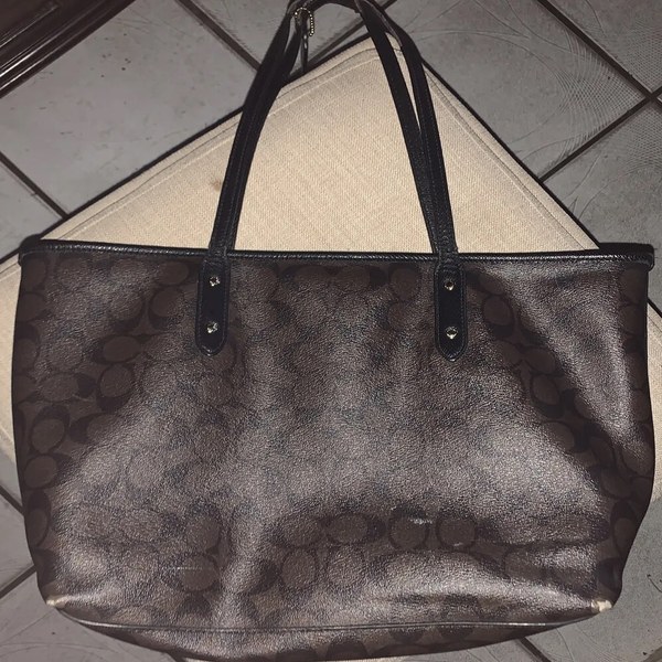 Coach City Tote in Signature Canvas